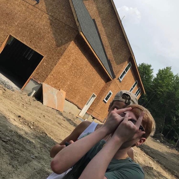 Meet your Posher, Max - Picture 1 of 1